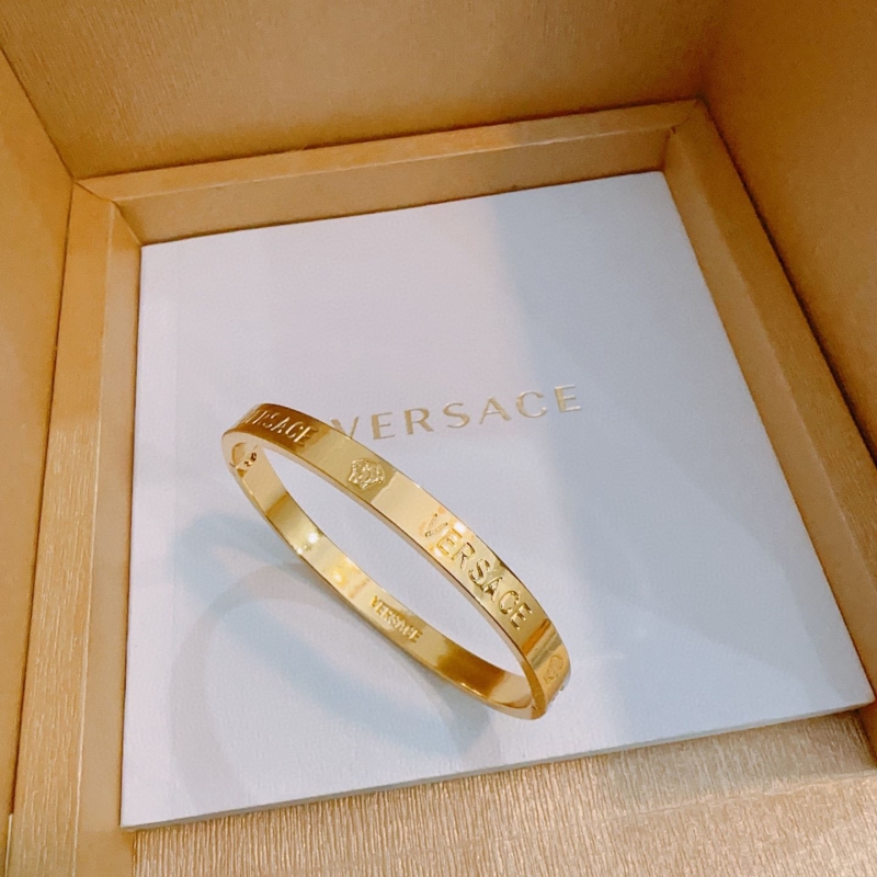 VERSACE